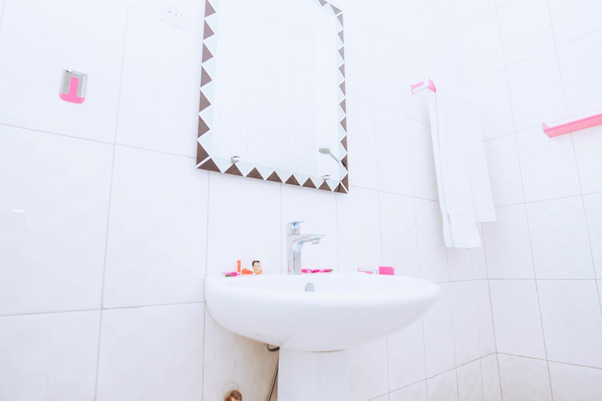 Peace Guest House Muhari Екстериор снимка